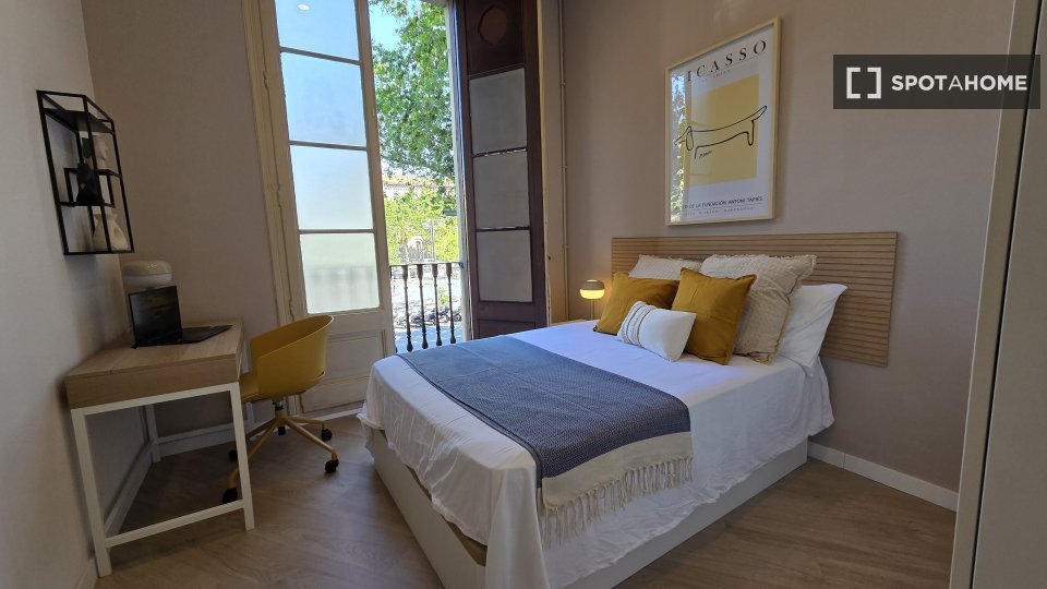 Double room Barcelona, 10 beds, 210m² — photo 3