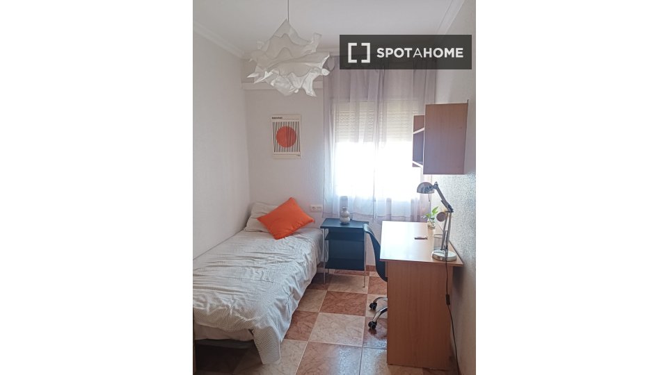 Double room Madrid, 3 beds — photo 10
