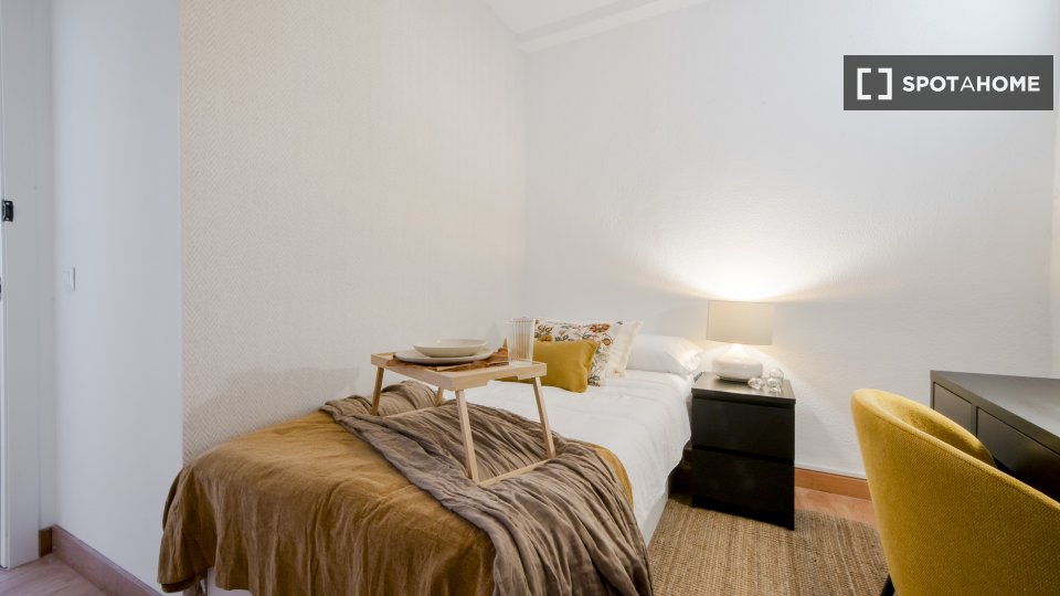 Double room Madrid, 5 beds — photo 17