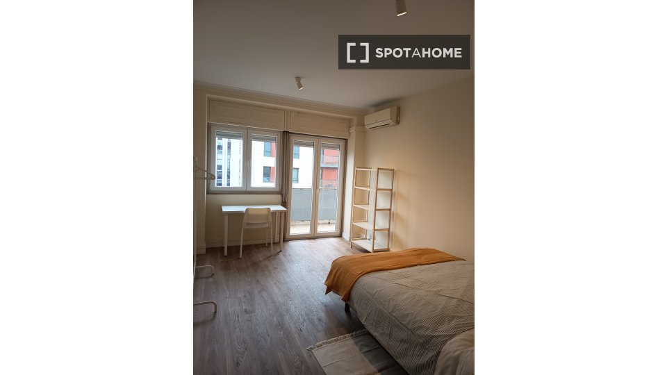 Double room Lisbon, 9 beds, 160m² — photo 16