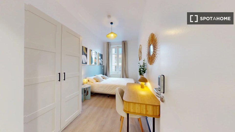 Double room Lyon, 17 beds — photo 49