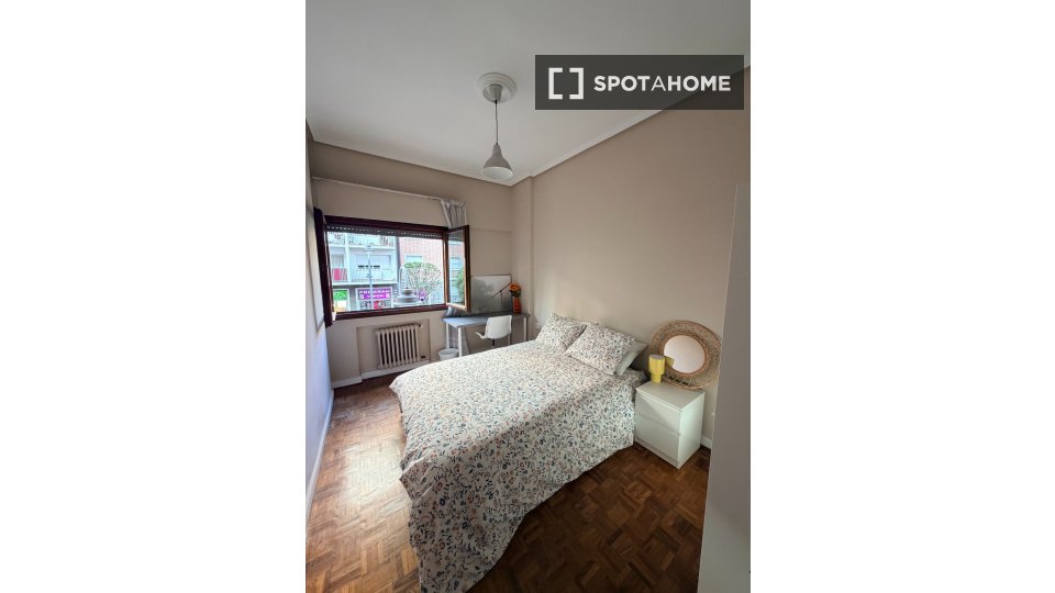 Double room Bilbao, 4 beds, 85m² — photo 10