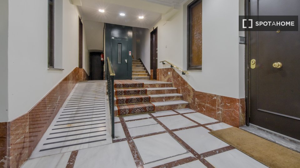 Double room Madrid, 6 beds, 120m² — photo 1