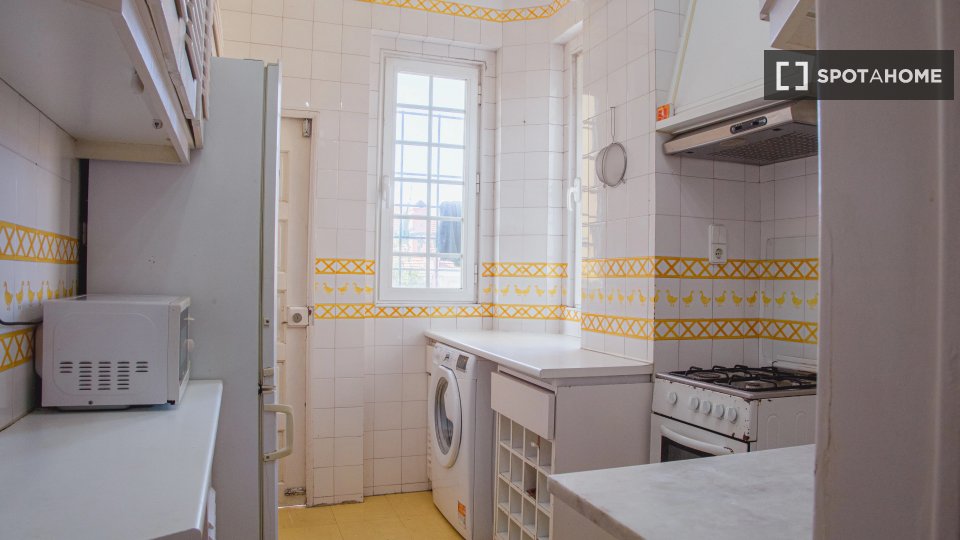 Double room Lisbon, 4 beds — photo 17