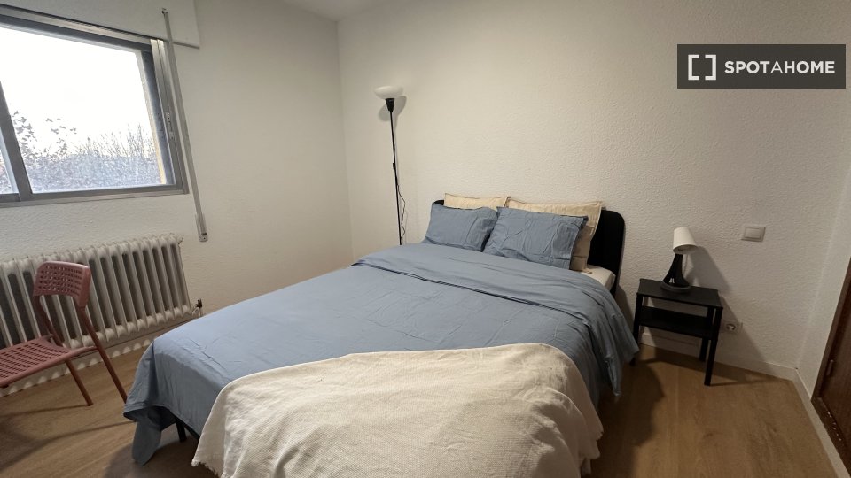 Double room Madrid, 5 beds, 110m² — photo 3