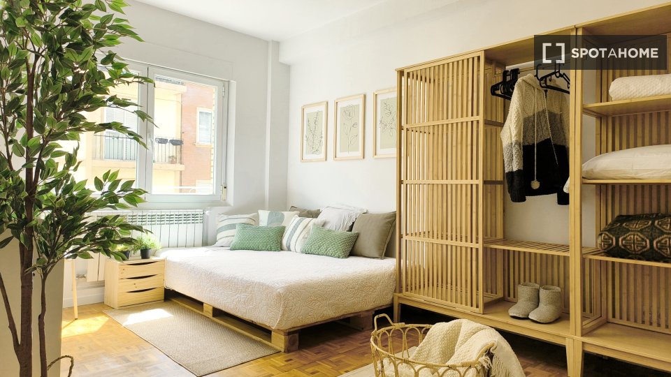 Double room Pamplona, 5 beds, 124m² — photo 2
