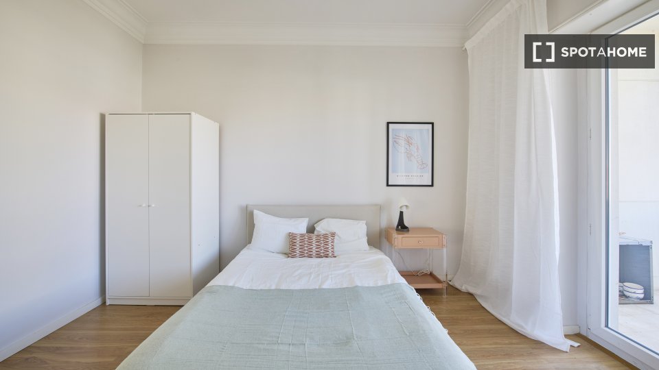 Double room Lisbon, 4 beds — photo 18