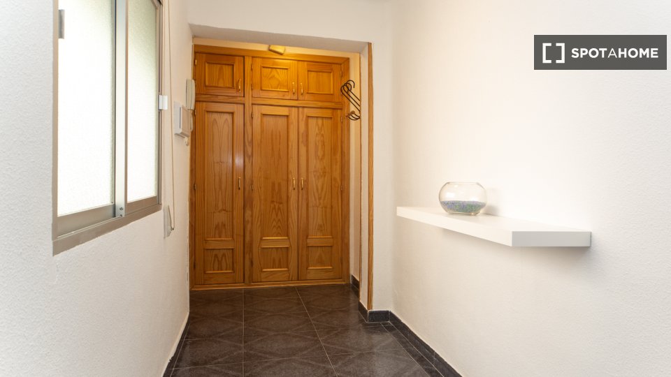 Double room Granada, 3 beds, 75m² — photo 5