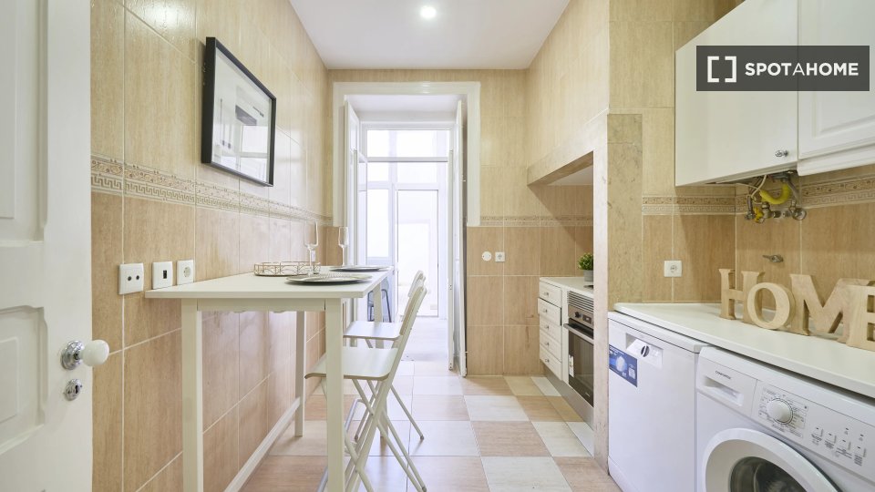 Double room Lisbon, 5 beds — photo 14