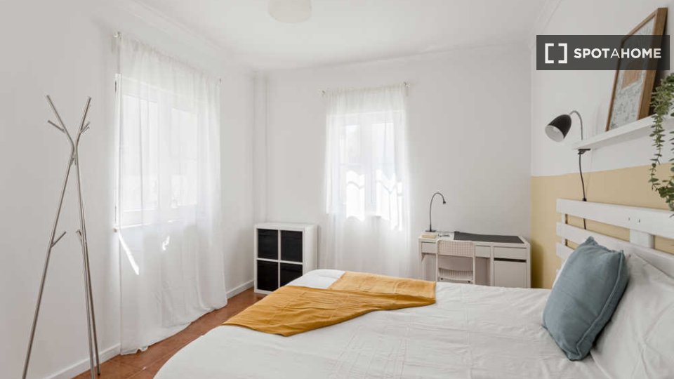 Double room Lisbon, 5 beds — photo 33