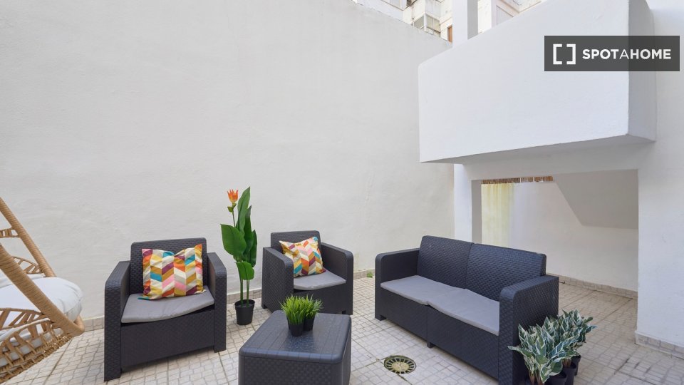 Double room Lisbon, 5 beds — photo 22