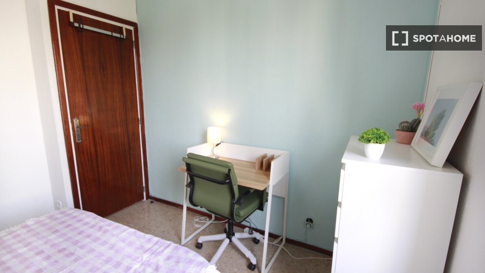 Double room Barcelona, 5 beds — photo 17