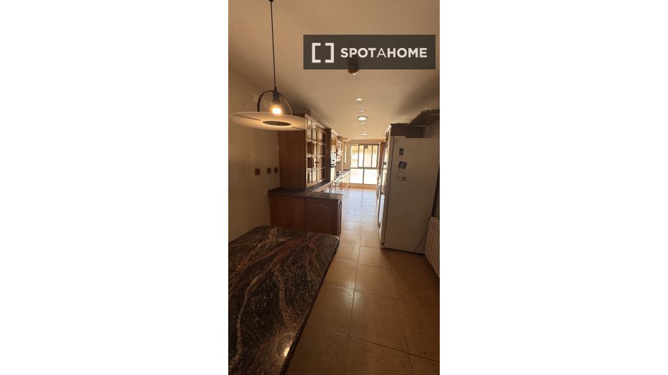 Double room Valencia, 5 beds, 240m² — photo 8