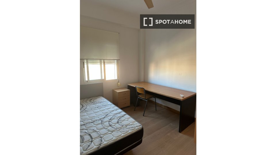 Double room Valencia, 5 beds, 160m² — photo 9