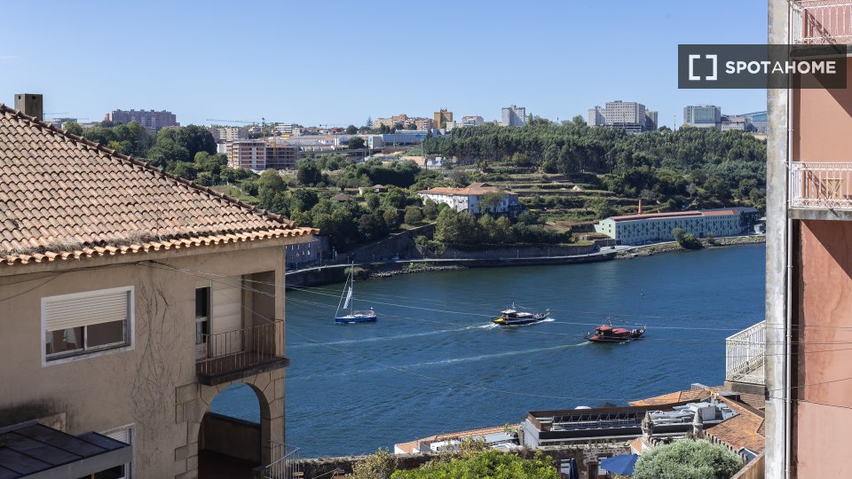 Apartment Porto, 3 beds, 95m² — photo 16