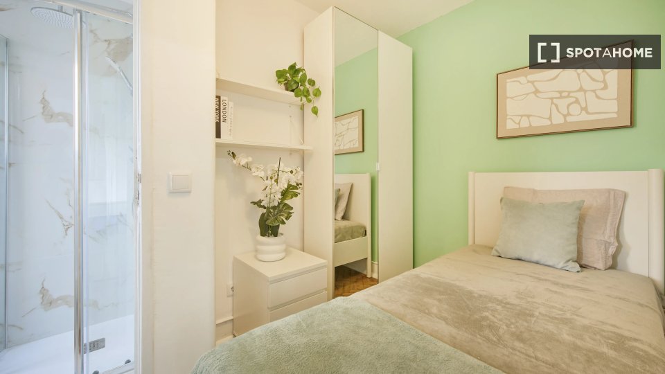 Double room Lisbon, 6 beds — photo 2