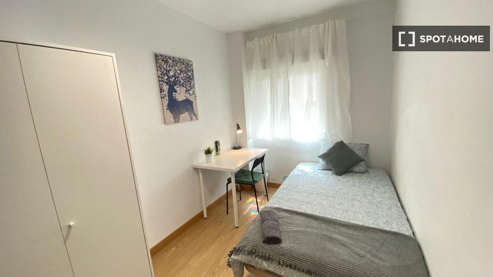 Double room Madrid, 4 beds — photo 8