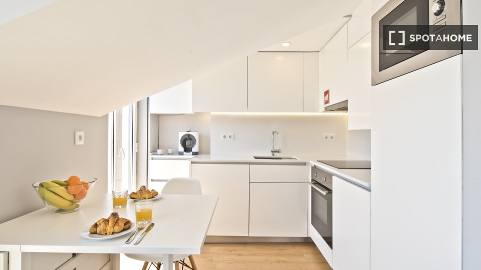 Apartment Lisbon, 2 beds, 33m² — photo 1