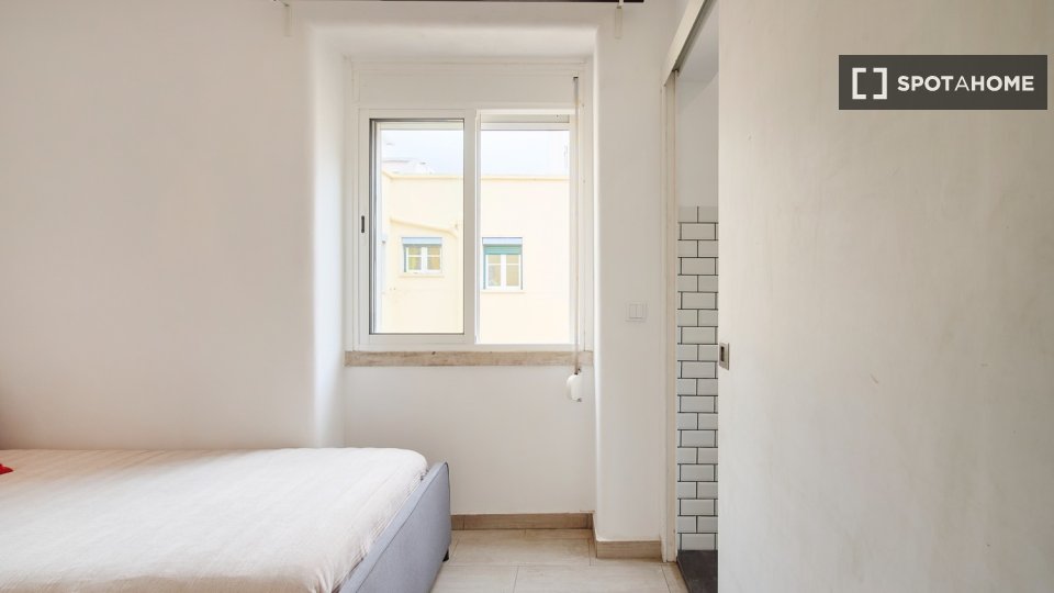 Double room Lisbon, 6 beds — photo 84