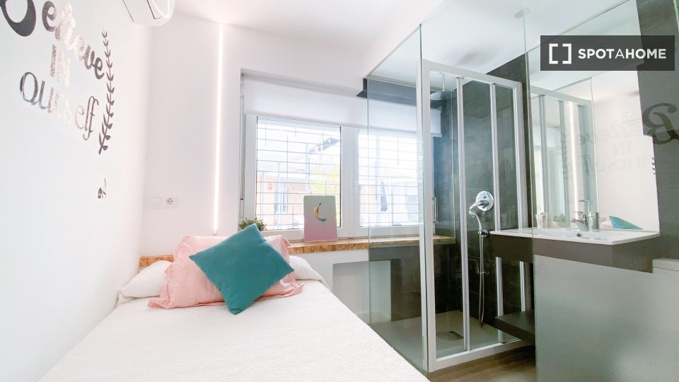 Double room Madrid, 6 beds — photo 16