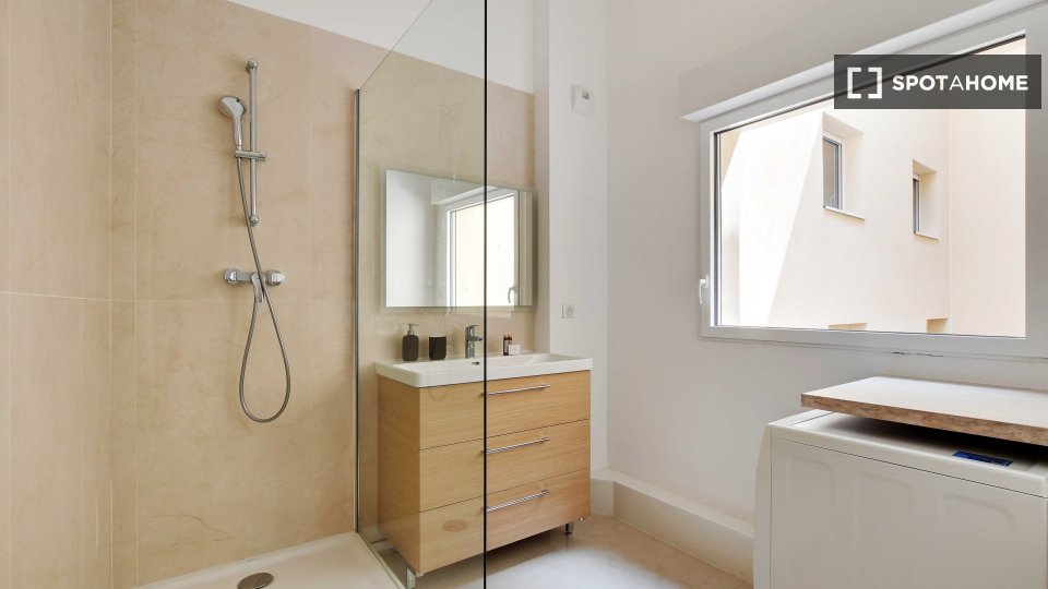 Apartment Paris, 2 beds, 69m² — photo 11