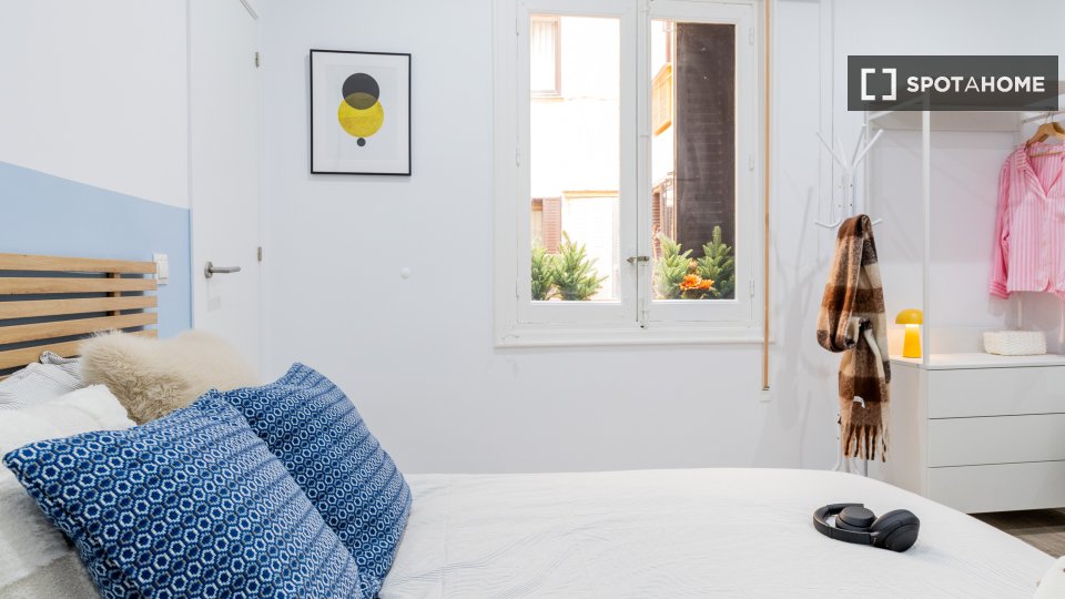 Double room Madrid, 9 beds, 210m² — photo 4
