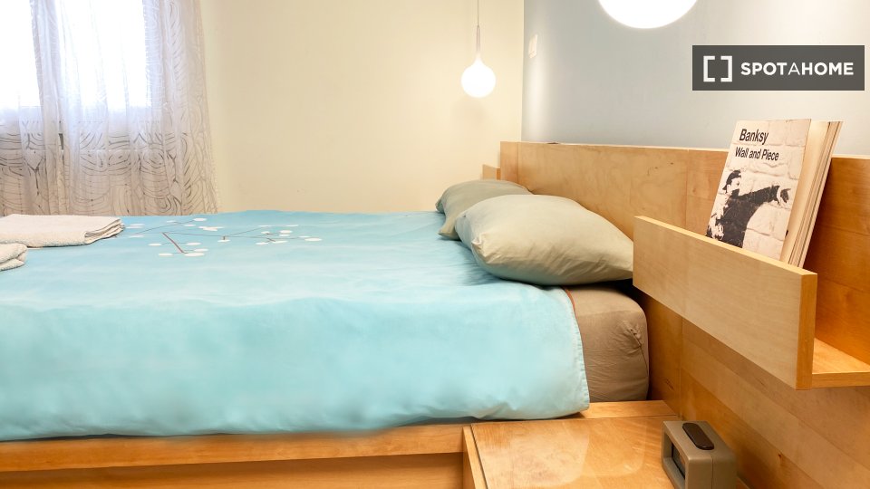 Double room Madrid, 3 beds, 9m² — photo 7