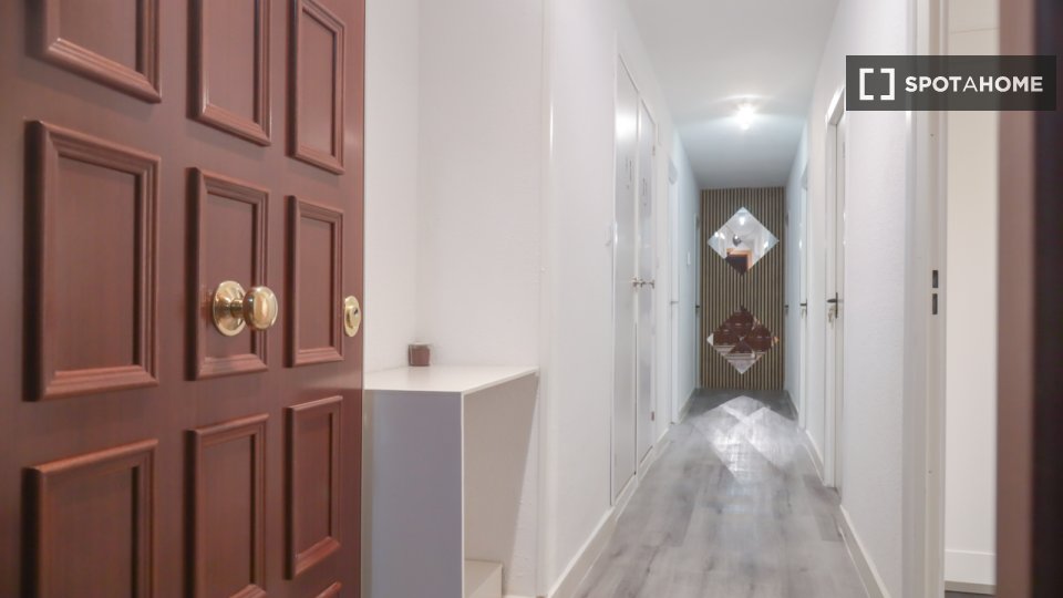 Double room Madrid, 5 beds — photo 1