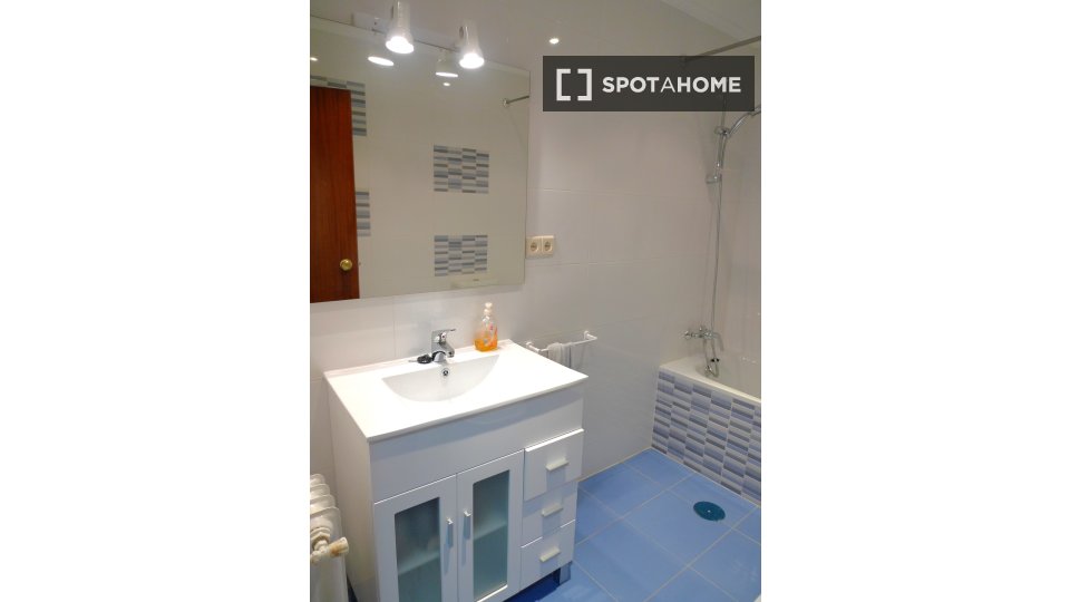 Double room Madrid, 1 bed, 110m² — photo 5