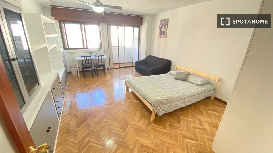 Double room Madrid, 5 beds — photo 7