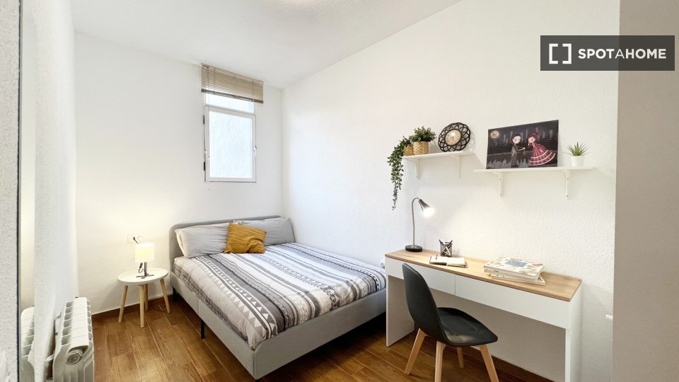 Double room Madrid, 9 beds, 200m² — photo 13