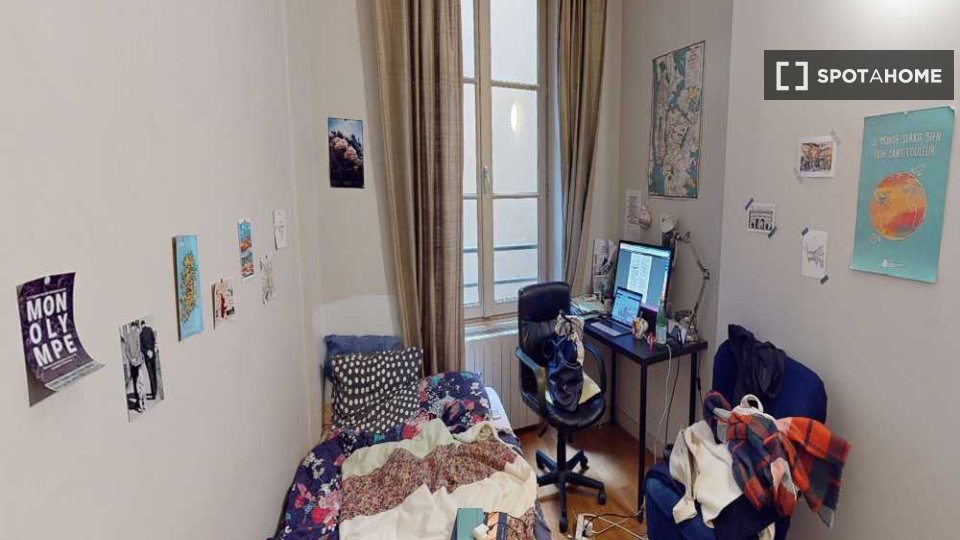 Camera in un appartamento condiviso con 4 camere da letto a Bellecour Cordeliers - a Lione