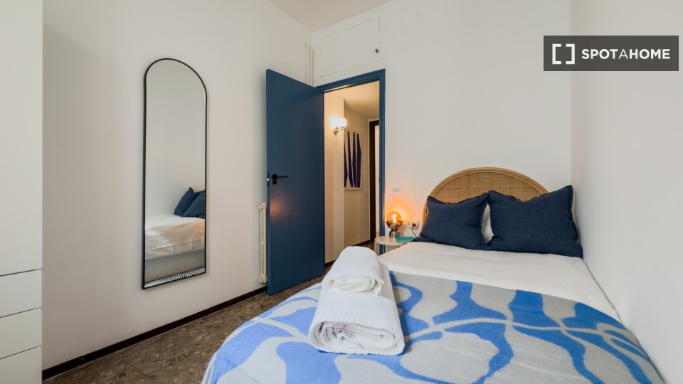 Double room Barcelona, 3 beds, 98m² — photo 9