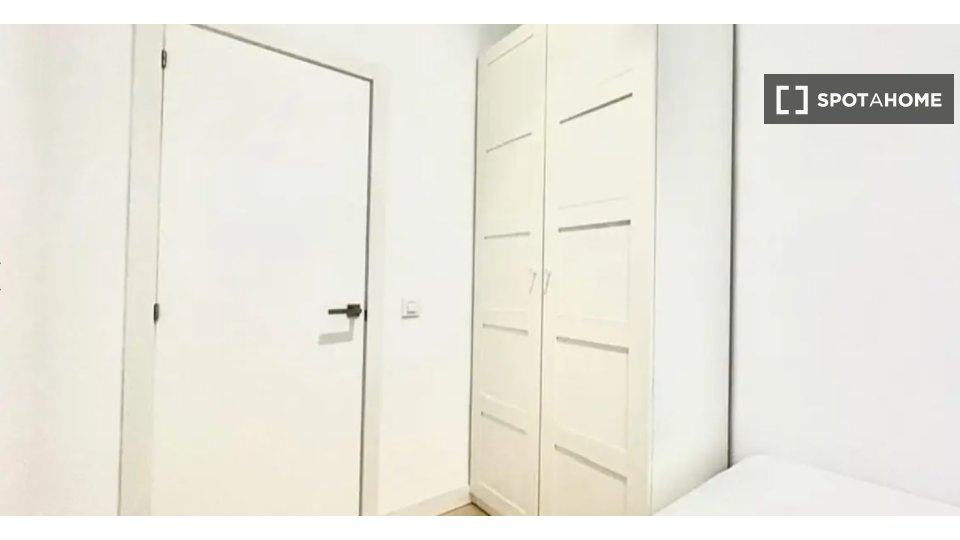 Double room Madrid, 18 beds — photo 30