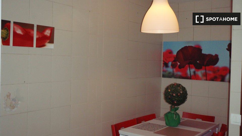 Double room Madrid, 5 beds, 140m² — photo 4
