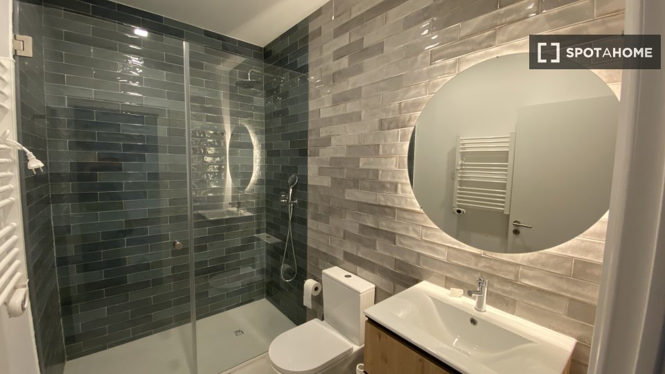 Apartment Lisbon, 2 beds, 70m² — photo 2