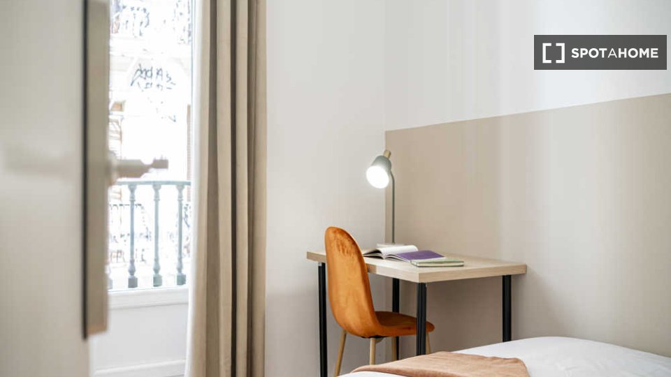 Double room Madrid, 16 beds — photo 32