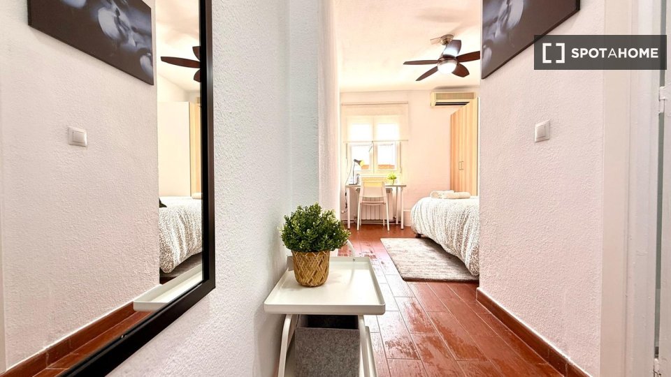 Double room Madrid, 4 beds — photo 15