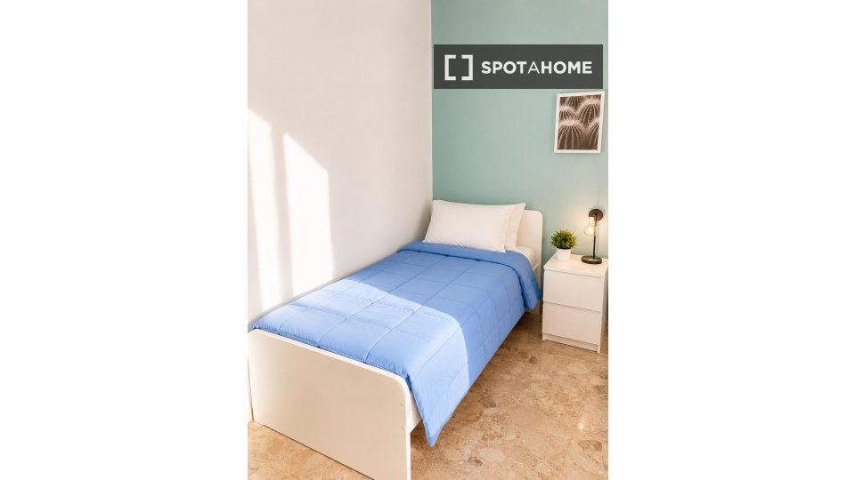 Double room Milan, 4 beds — photo 10