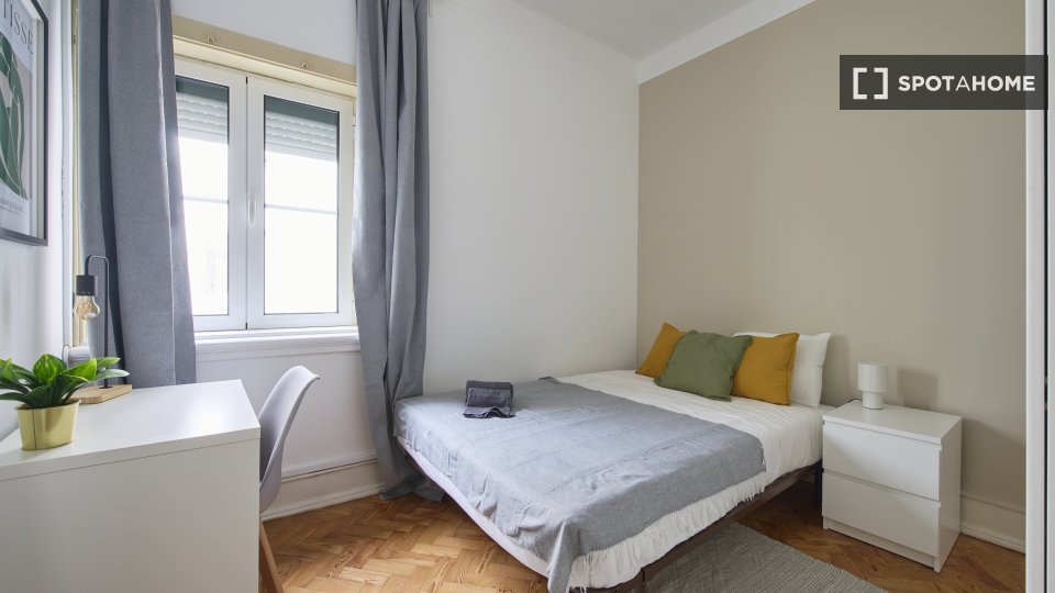 Double room Lisbon, 5 beds — photo 11