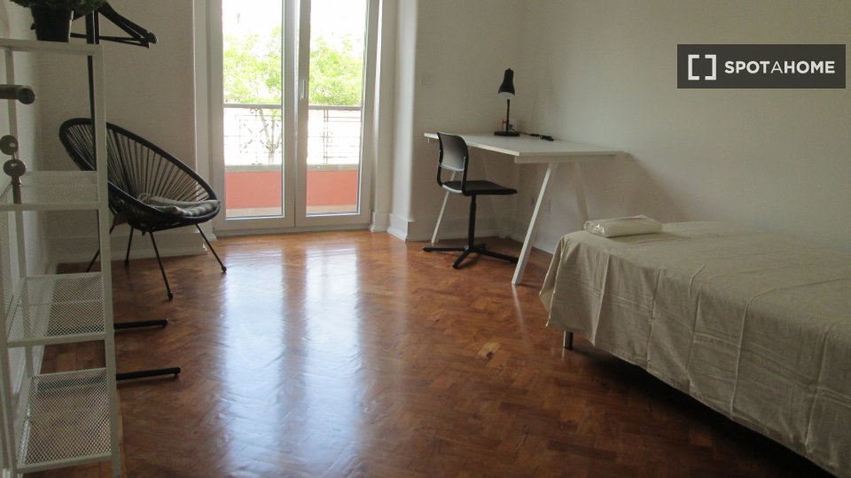 Double room Lisbon, 5 beds, 130m² — photo 16