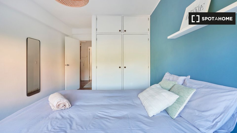 Double room Lisbon, 2 beds — photo 8