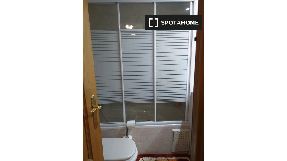 Double room Madrid, 2 beds — photo 15
