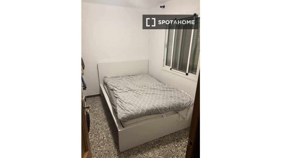 Double room Barcelona, 3 beds, 70m² — photo 9