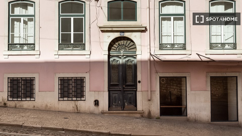 Apartment Lisbon, 2 beds, 108m² — photo 11