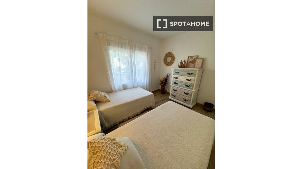Apartment Alicante, 3 beds, 125m² — photo 1