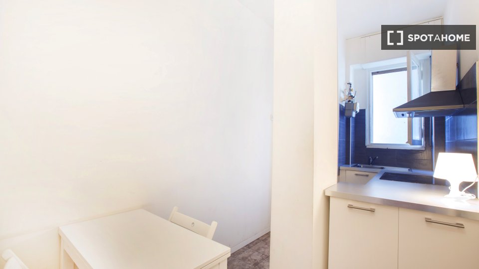 Double room Milan, 3 beds, 56m² — photo 8