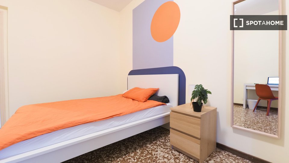 Double room Milan, 2 beds — photo 16