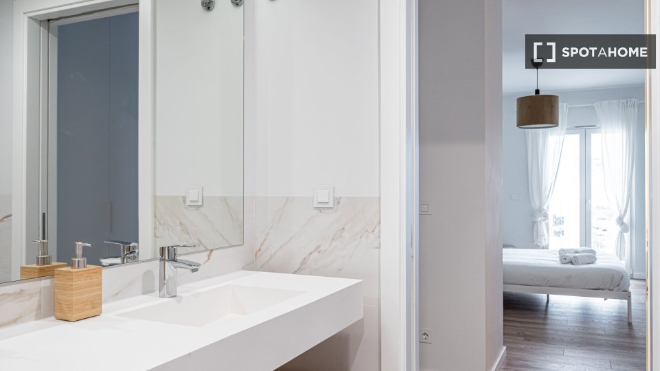 Apartment Lisbon, 3 beds, 142m² — photo 19