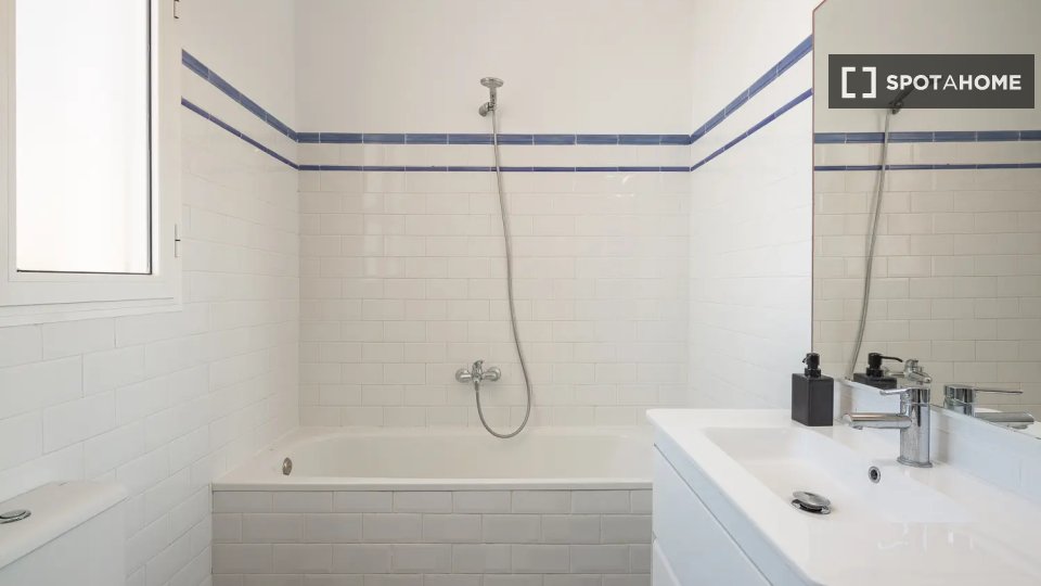 Double room Valencia, 5 beds — photo 10